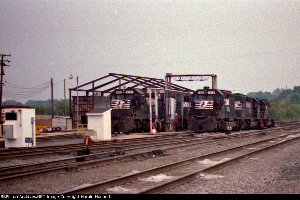 Lots of SD40-2's in Glenwood Yard!